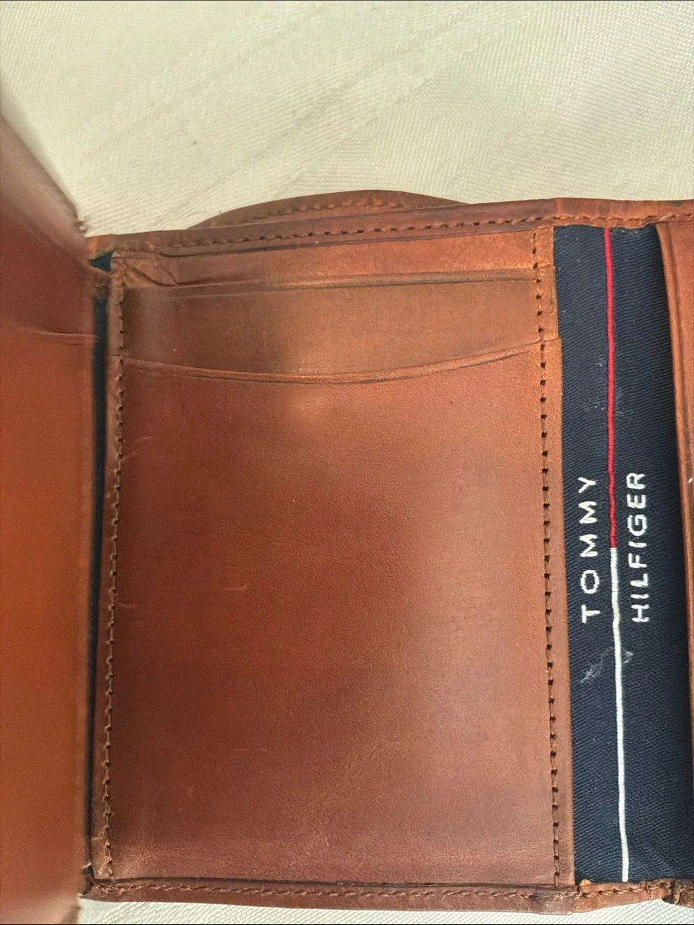 Tommy Hilfiger Chestnut Leather Fold Wallet 6 compartments